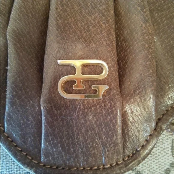 Gucci Elegant Brown and Cream Crossbody Bag - Picture 14 of 16